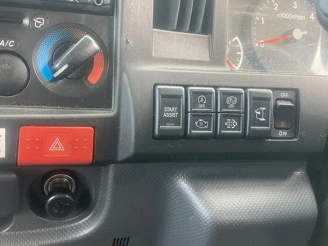 いすゞ エルフ 2RG-NJR88A(2WD)の写真22