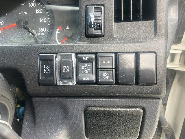 いすゞ エルフ 2RG-NJR88A(2WD)の写真24