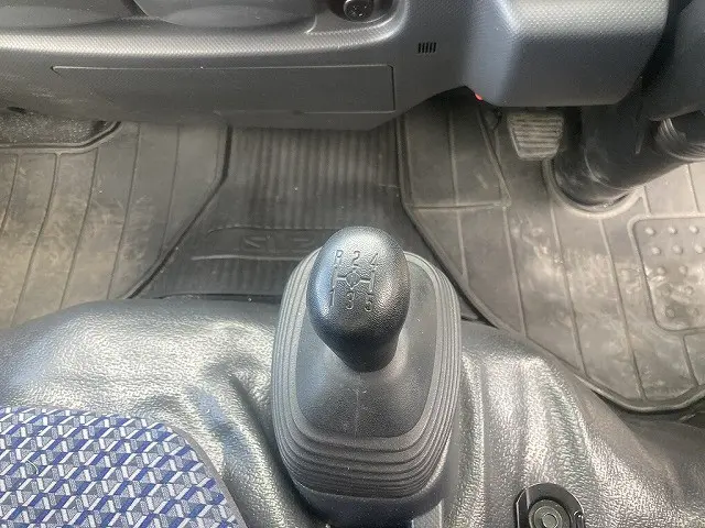 いすゞ エルフ 2RG-NJR88A(2WD)の写真25