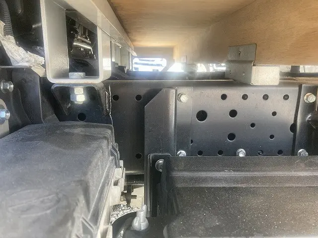 いすゞ エルフ 2RG-NJR88A(2WD)の写真40