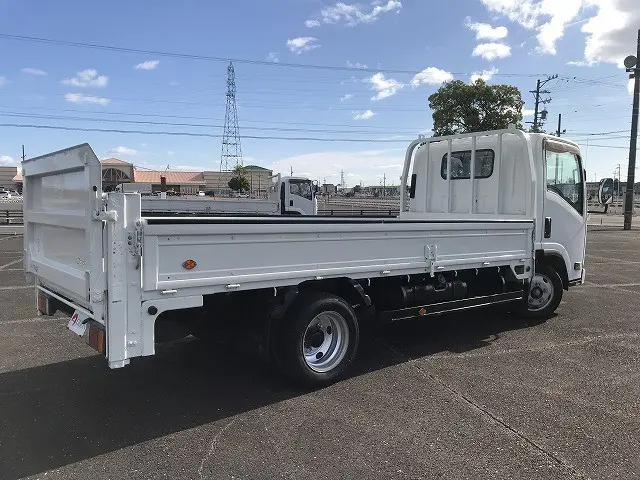 いすゞ エルフ TRG-NLR85AR(2WD)の写真6