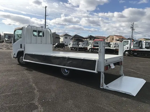 いすゞ エルフ TRG-NLR85AR(2WD)の写真11