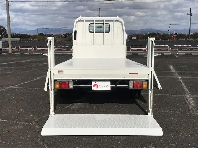 いすゞ エルフ TRG-NLR85AR(2WD)の写真12