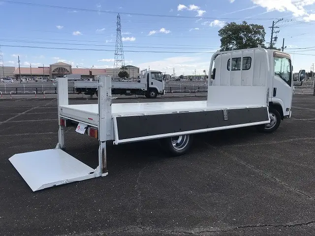 いすゞ エルフ TRG-NLR85AR(2WD)の写真13