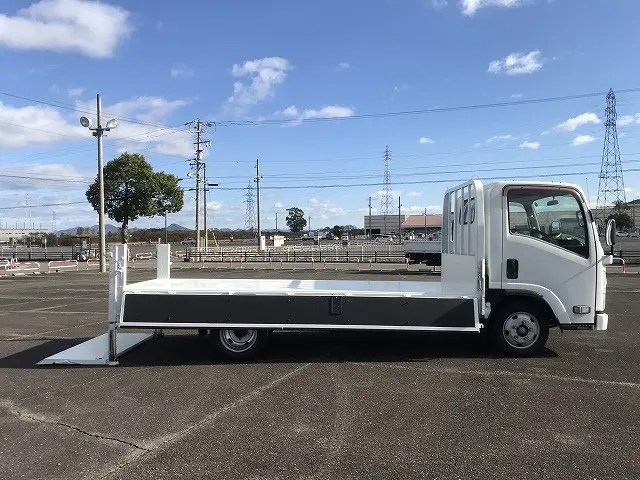 いすゞ エルフ TRG-NLR85AR(2WD)の写真15