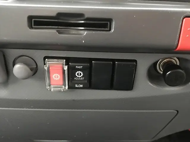 いすゞ エルフ TRG-NLR85AR(2WD)の写真30