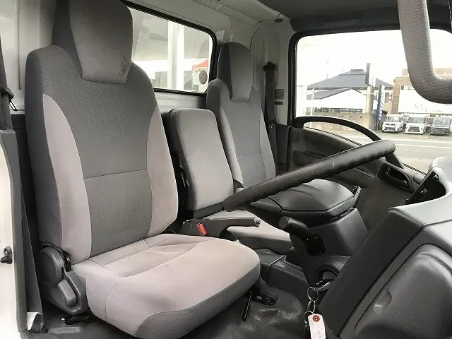 いすゞ エルフ TRG-NLR85AR(2WD)の写真36