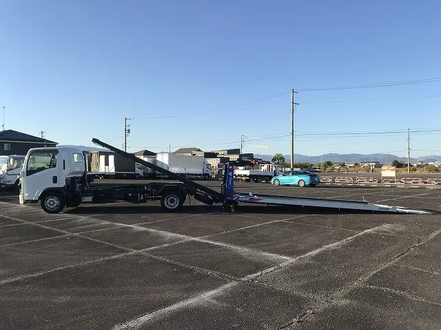 いすゞ エルフ 2RG-NPR88AM(2WD)の写真4