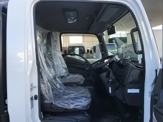 いすゞ エルフ 2RG-NPR88AM(2WD)の写真33