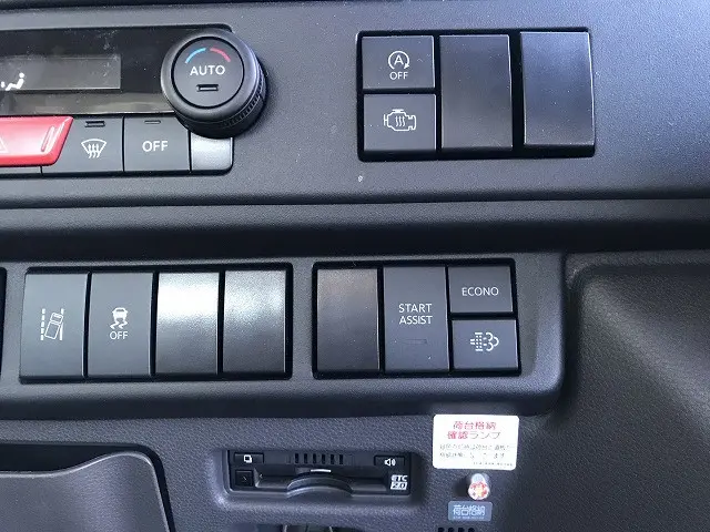 いすゞ エルフ 2RG-NPR88AM(2WD)の写真40