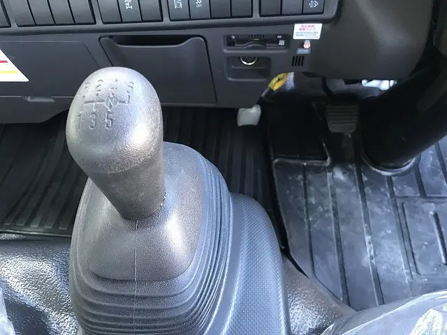 いすゞ エルフ 2RG-NPR88AM(2WD)の写真45