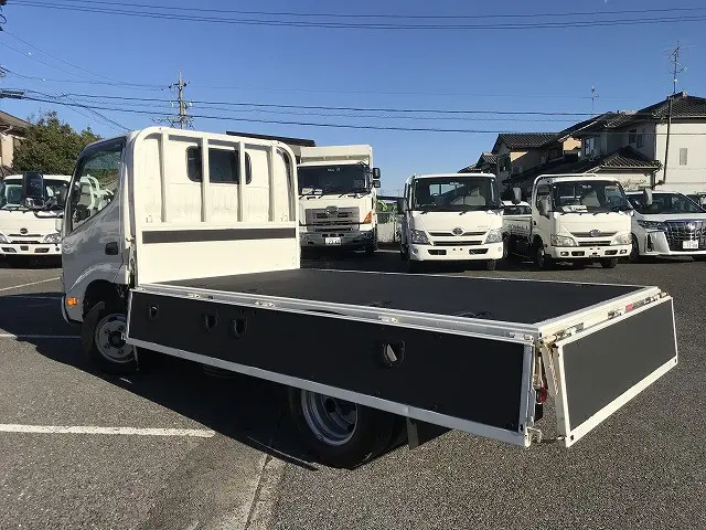 日野 デュトロ 2RG-XZC605M(2WD)の写真13