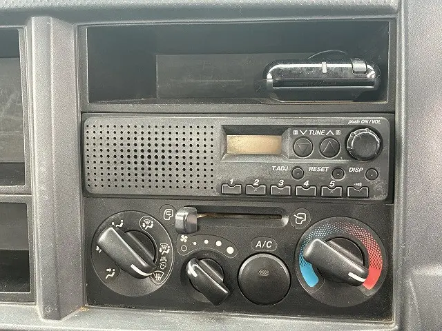 いすゞ エルフ TKG-NJR85AN(2WD)の写真33