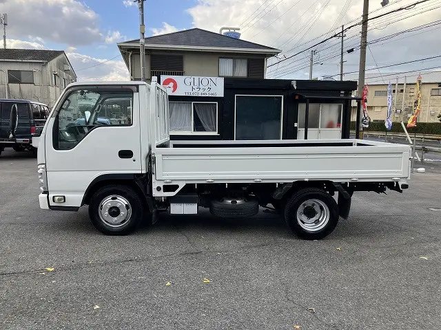 いすゞ エルフ 2RG-NHR88A(2WD)の写真4