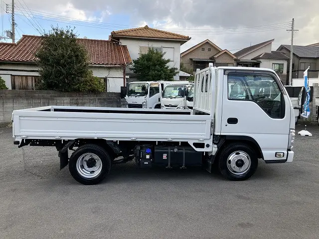 いすゞ エルフ 2RG-NHR88A(2WD)の写真5