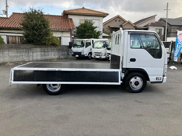 いすゞ エルフ 2RG-NHR88A(2WD)の写真12