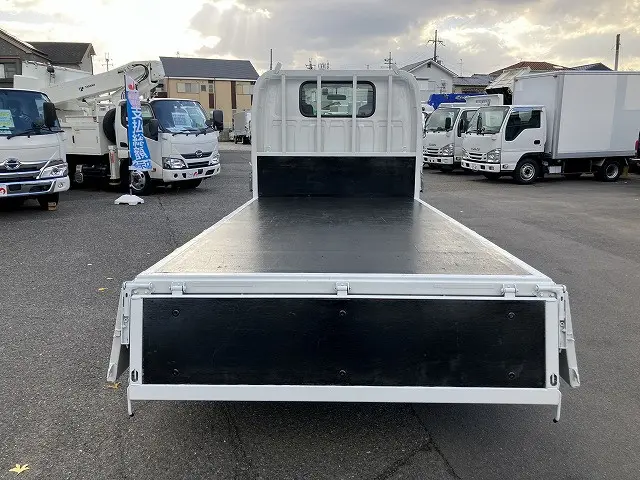 いすゞ エルフ 2RG-NHR88A(2WD)の写真14