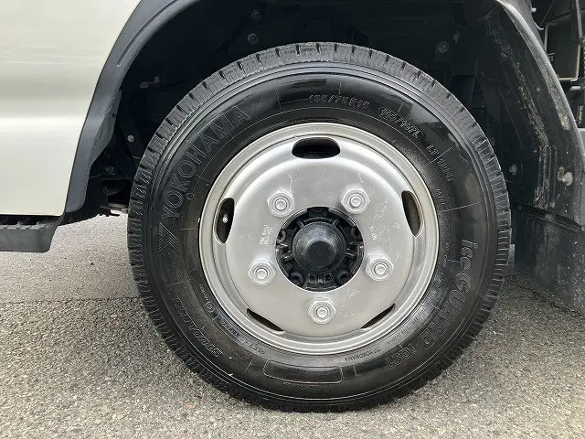 いすゞ エルフ 2RG-NHR88A(2WD)の写真26