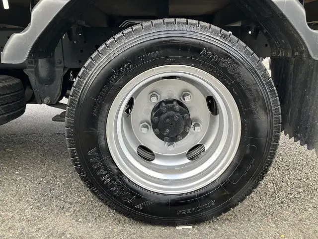 いすゞ エルフ 2RG-NHR88A(2WD)の写真28