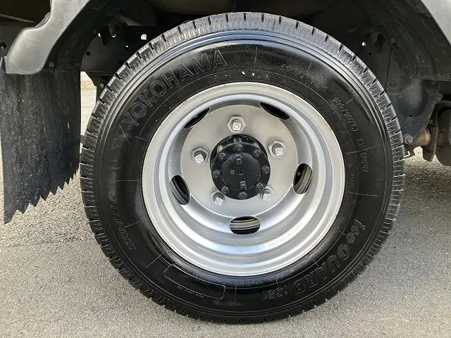 いすゞ エルフ 2RG-NHR88A(2WD)の写真30