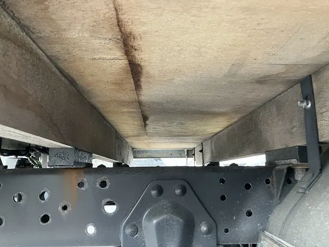 いすゞ エルフ 2RG-NHR88A(2WD)の写真36