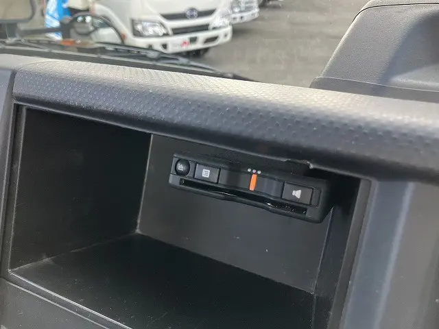 いすゞ エルフ 2RG-NHR88A(2WD)の写真40