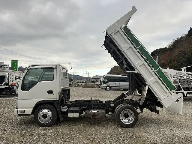 いすゞ エルフ 2RG-NJR88AD(2WD)の写真4