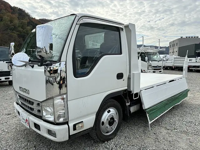 いすゞ エルフ 2RG-NJR88AD(2WD)の写真9