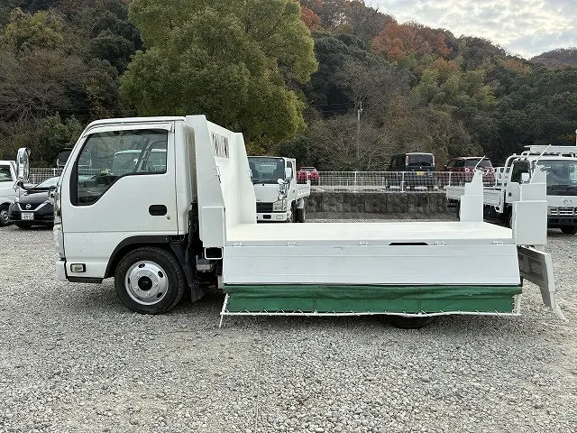 いすゞ エルフ 2RG-NJR88AD(2WD)の写真11