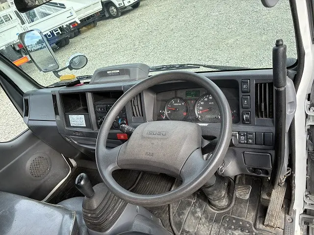 いすゞ エルフ 2RG-NJR88AD(2WD)の写真32