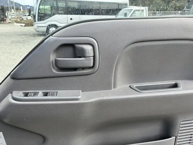 いすゞ エルフ 2RG-NJR88AD(2WD)の写真38