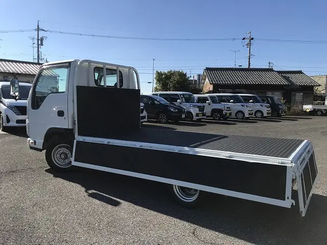 いすゞ エルフ TRG-NHR85A(2WD)の写真11