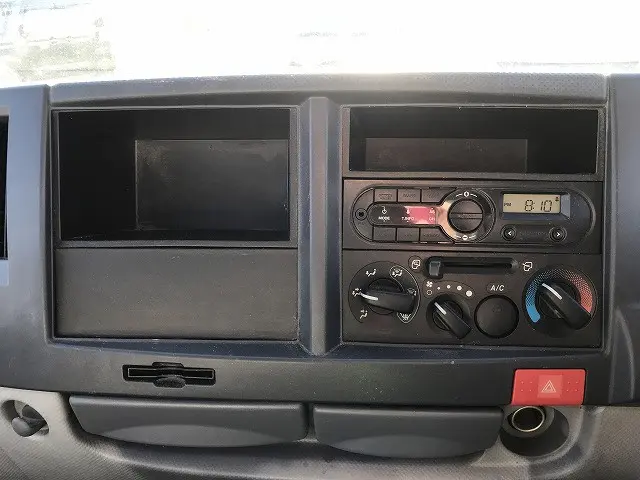 いすゞ エルフ TRG-NHR85A(2WD)の写真27