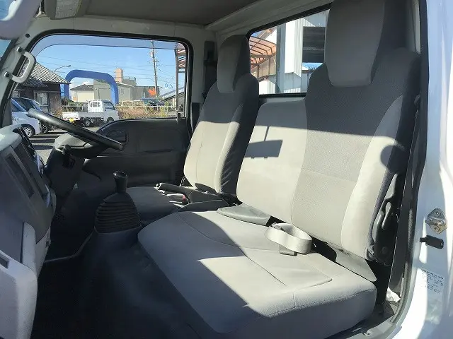 いすゞ エルフ TRG-NHR85A(2WD)の写真32