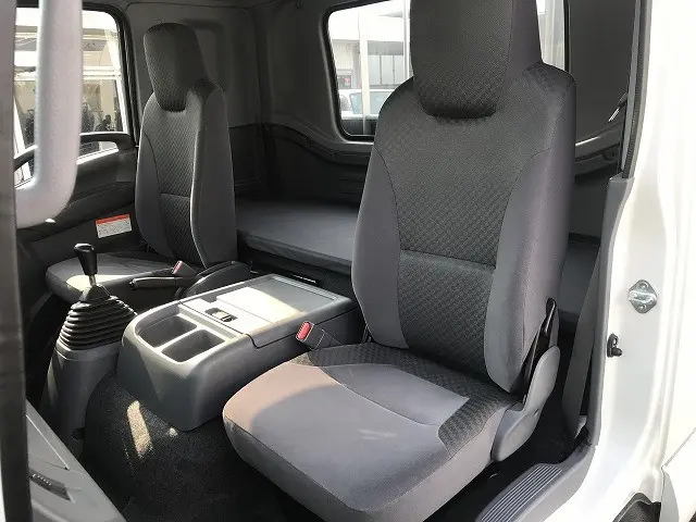 いすゞ フォワード TKG-FRR90S2(2WD)の写真40