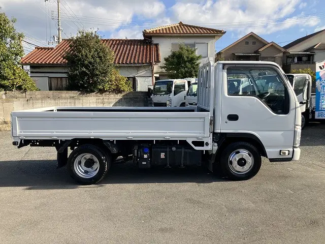 いすゞ エルフ 2RG-NJR88A(2WD)の写真5