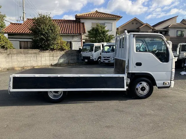 いすゞ エルフ 2RG-NJR88A(2WD)の写真12