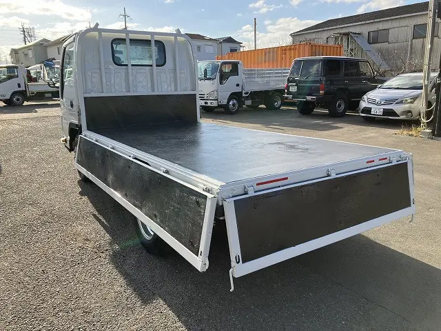 いすゞ エルフ 2RG-NJR88A(2WD)の写真13