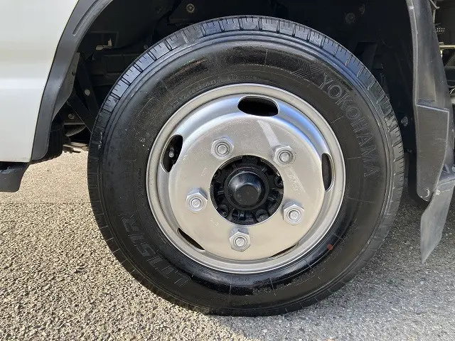 いすゞ エルフ 2RG-NJR88A(2WD)の写真23