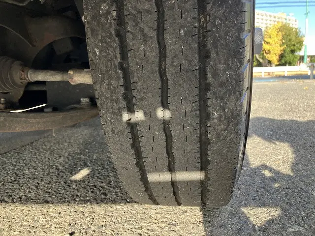 いすゞ エルフ 2RG-NJR88A(2WD)の写真24