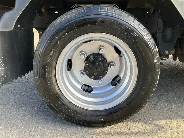 いすゞ エルフ 2RG-NJR88A(2WD)の写真27