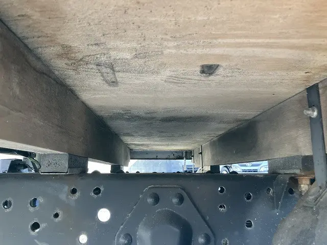 いすゞ エルフ 2RG-NJR88A(2WD)の写真35