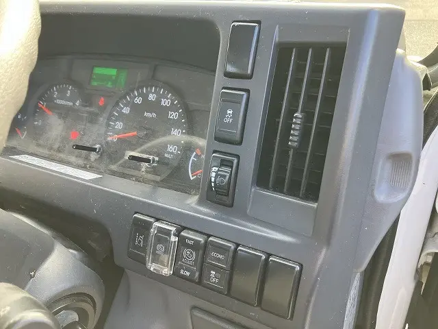 いすゞ エルフ 2RG-NJR88A(2WD)の写真37