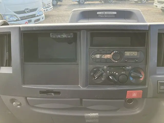 いすゞ エルフ 2RG-NJR88A(2WD)の写真39
