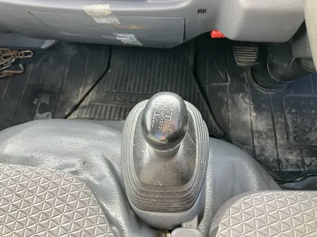 いすゞ エルフ 2RG-NJR88A(2WD)の写真42