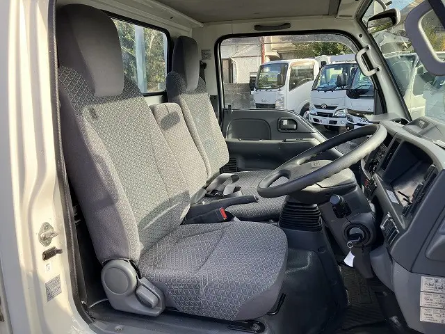 いすゞ エルフ 2RG-NJR88A(2WD)の写真43