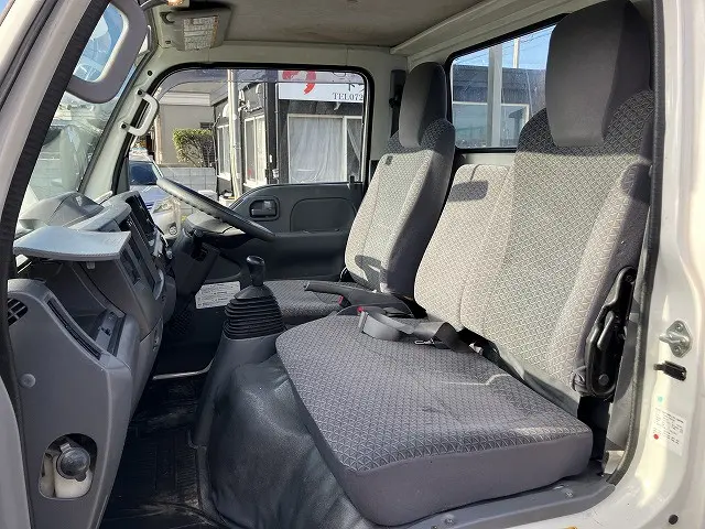 いすゞ エルフ 2RG-NJR88A(2WD)の写真44