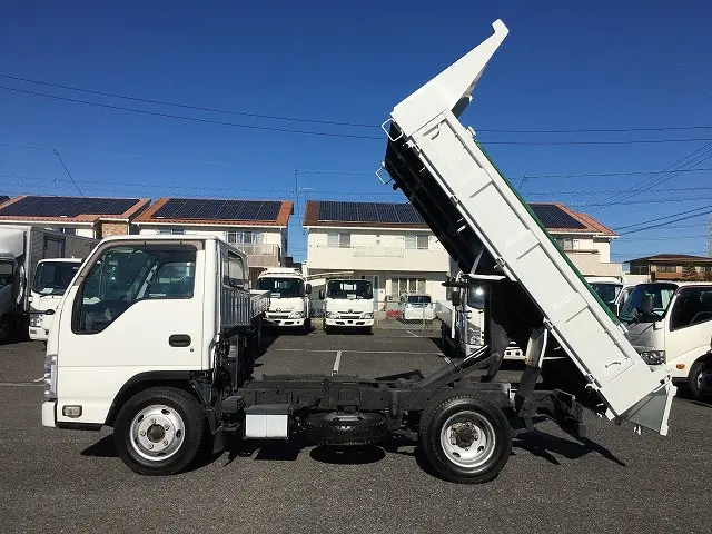 いすゞ エルフ TPG-NKR85AD(2WD)の写真4