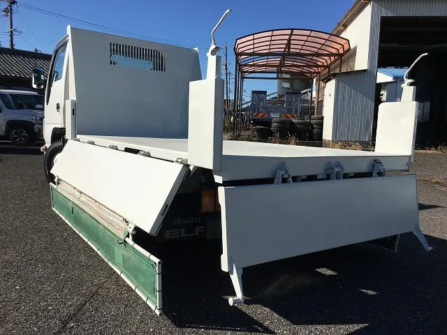 いすゞ エルフ TPG-NKR85AD(2WD)の写真21