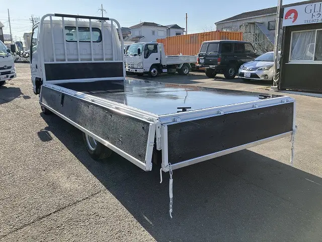 いすゞ エルフ PB-NPR81AN(2WD)の写真13